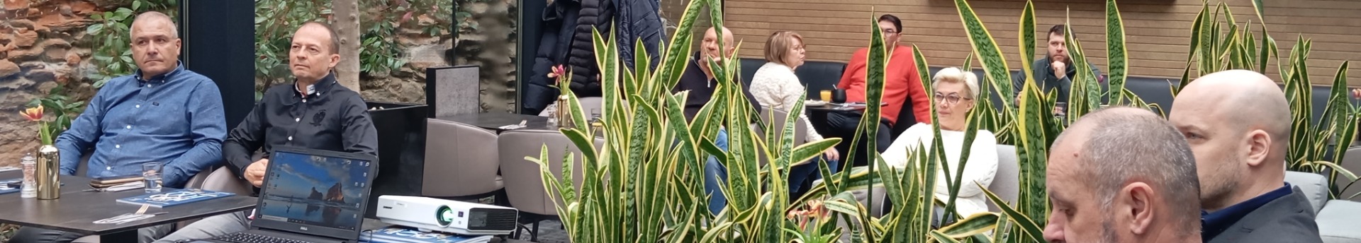 Középpontban a helyi vállalkozások: Sikeresen zajlik a vármegyei Üzleti Reggeli sorozat