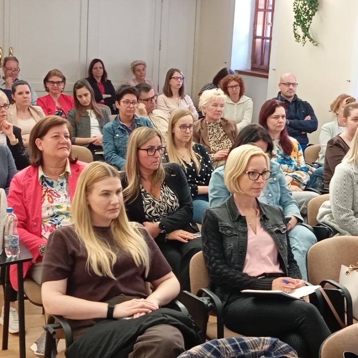 HR klub a kamarában: fókuszban a bértranszparencia új korszaka, az aktuális munkaerőpiaci trendek és az inaktívak munkaerőpiacra történő visszavezetését célzó programok